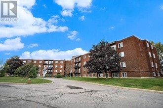 2041 Arrowsmith Dr in Ottawa, ON - Building Photo - Building Photo