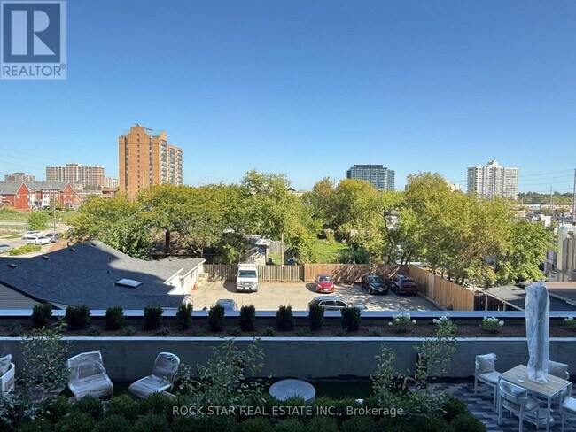 property at 3009 Novar Rd