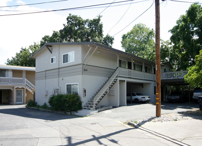 849 Robinson St in Martinez, CA - Building Photo - Building Photo