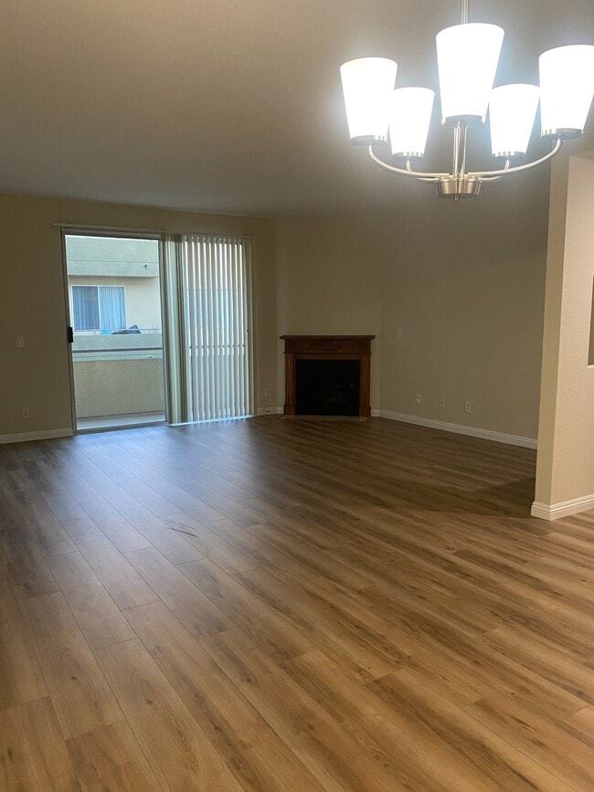 Villa Dickens in Sherman Oaks, CA - Building Photo - Building Photo