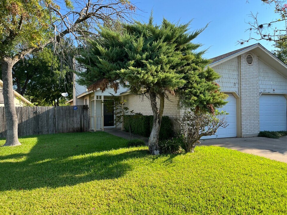 2704 Aftonshire Way in Austin, TX - Building Photo