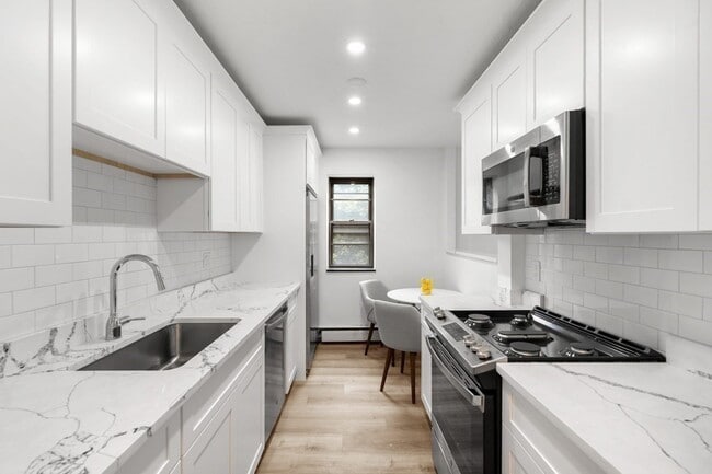 property at 4925 Washington St