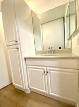 21801 Roscoe Blvd in Los Angeles, CA - Building Photo - Building Photo