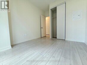 38 Annie Craig Dr in Toronto, ON - Building Photo - Building Photo