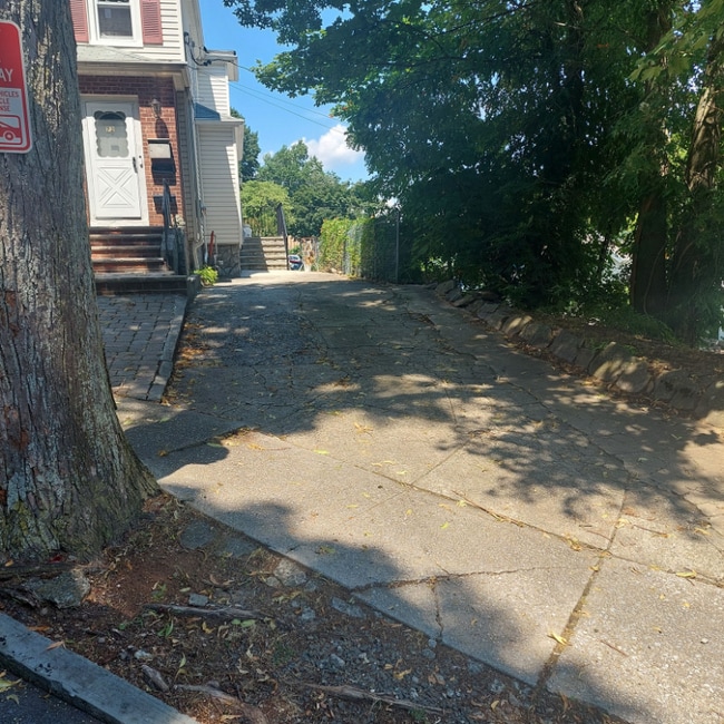 72 Leroy Ave in Yonkers, NY - Building Photo - Building Photo