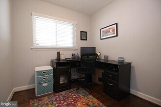 3287 Annandale Rd in Falls Church, VA - Building Photo - Building Photo