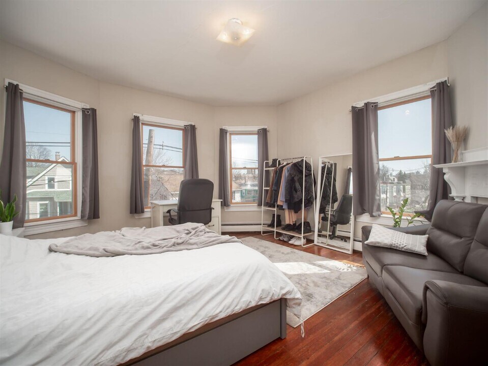 306 Beacon St, Unit 3 in Somerville, MA - Building Photo