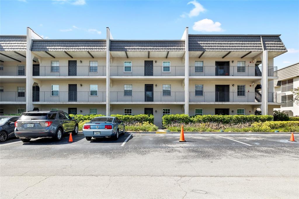 8765 Bardmoor Blvd in Seminole, FL - Building Photo