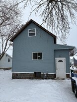 2106 Thomas St in Marinette, WI - Building Photo