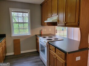 6205 Sweetgum Trail in Flowery Branch, GA - Foto de edificio - Building Photo