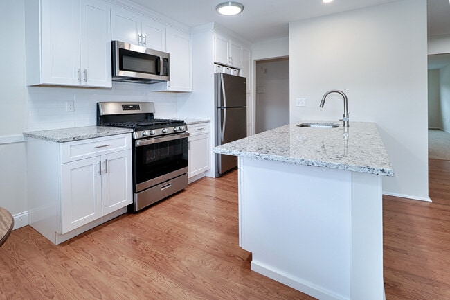 107 E Broadway, Unit A in Milford, CT - Building Photo - Building Photo
