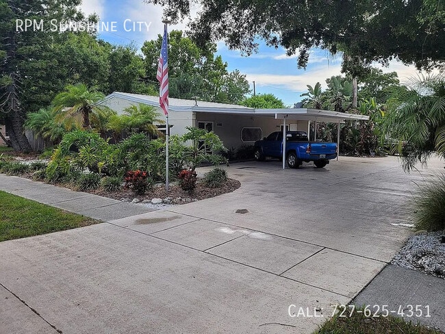 1628 Pine St in Largo, FL - Building Photo - Building Photo