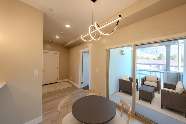 67 S Main St in Pleasant Grove, UT - Foto de edificio - Building Photo