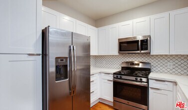 5551 W 6th St in Los Angeles, CA - Building Photo - Building Photo