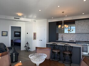 1342 Johnston Rd in White Rock, BC - Building Photo - Building Photo