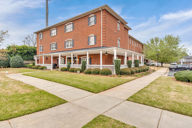 Ashton Manor at Sugar Loaf Adult 55+ in Lawrenceville, GA - Building Photo - Building Photo