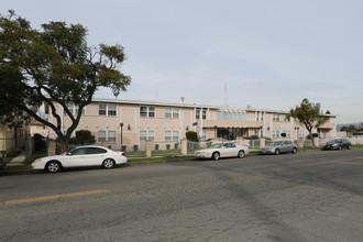 Verandah Apartments in Los Angeles, CA - Building Photo - Building Photo