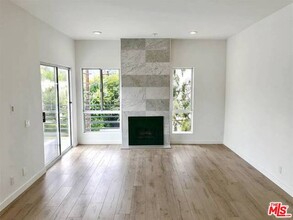 301 S Swall Dr-Unit -201 in Los Angeles, CA - Foto de edificio - Building Photo