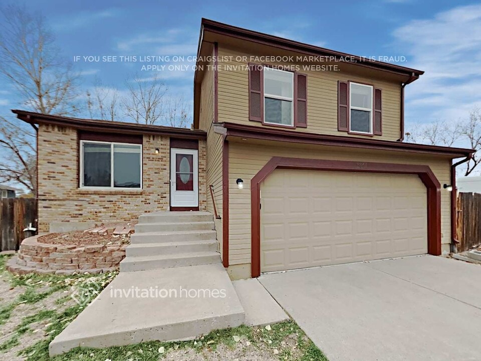 8661 Red Clover Ct in Parker, CO - Foto de edificio