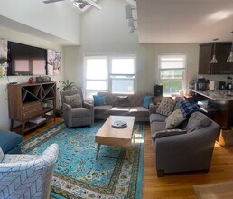 72 6th St, Unit 2 in Cambridge, MA - Building Photo - Building Photo