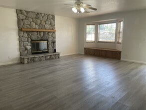 428 W Ward Ave in Ridgecrest, CA - Building Photo - Building Photo