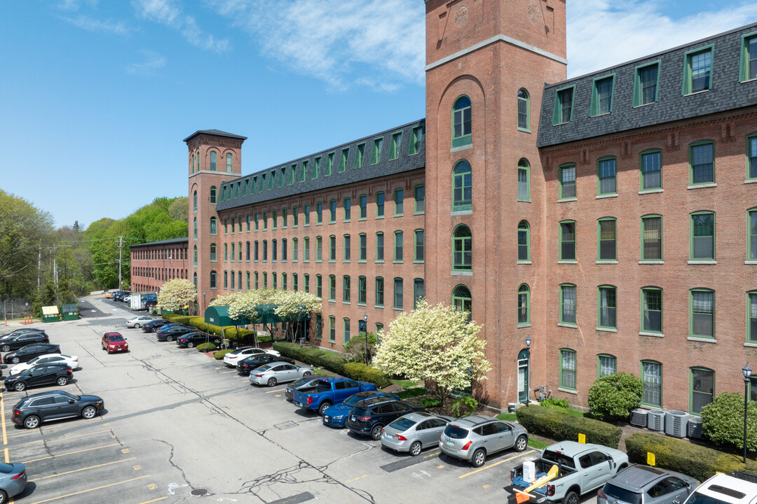 Blackstone Landing in Pawtucket, RI - Building Photo