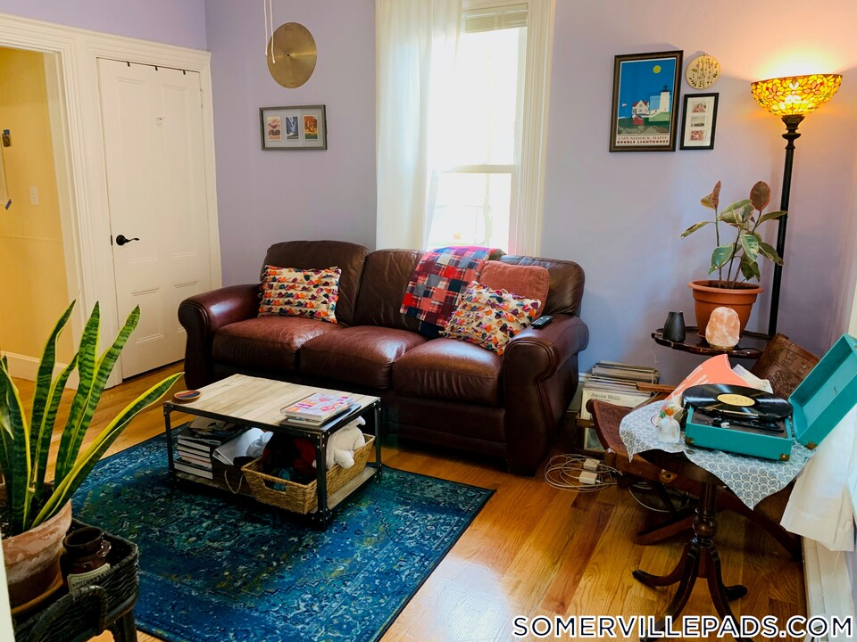 12 Claremon St in Somerville, MA - Building Photo