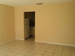 2009 N Kelley Ave in Kissimmee, FL - Building Photo - Building Photo
