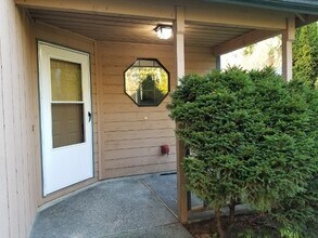 2713 Cedar Hills Ct SE in Lacey, WA - Building Photo - Building Photo