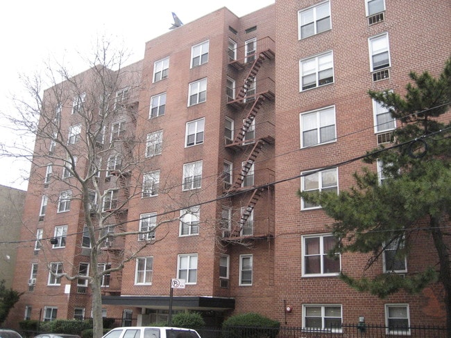 6115 43rd Ave in Flushing, NY - Building Photo - Building Photo