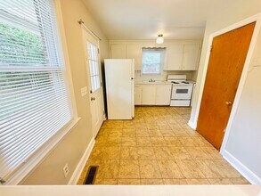1642 Oak St in Cayce, SC - Building Photo - Building Photo