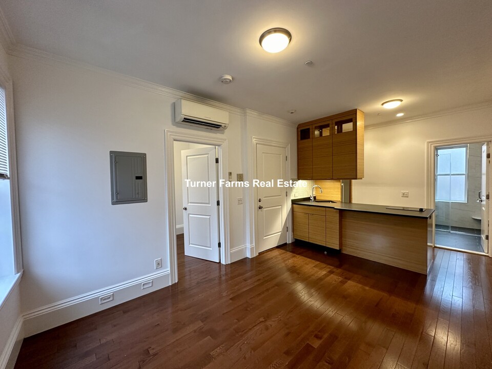 88 Myrtle St, Unit 7 in Boston, MA - Building Photo