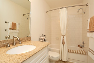 Laguna Park in Stockton, CA - Foto de edificio - Interior Photo