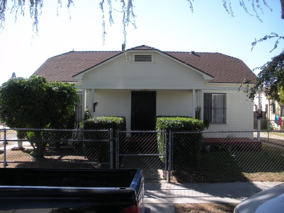 6909 Malabar St in Huntington Park, CA - Foto de edificio