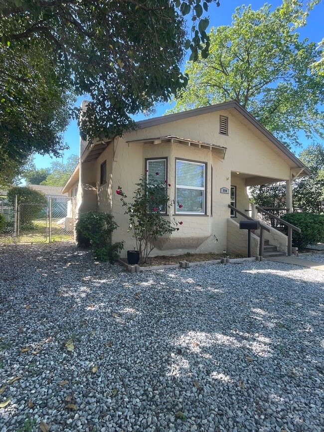 990 West St in Redding, CA - Building Photo - Building Photo