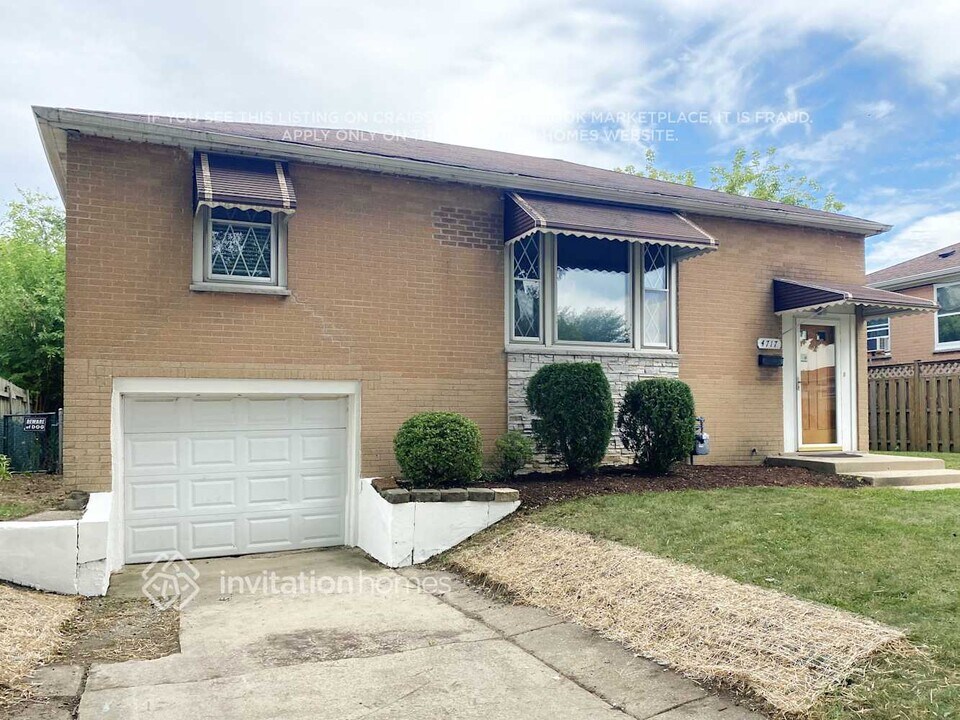 4717 Wesley Terrace in Schiller Park, IL - Foto de edificio