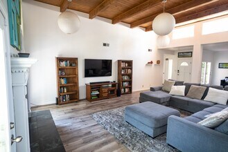 9316 Tanoan Dr NE in Albuquerque, NM - Foto de edificio - Building Photo