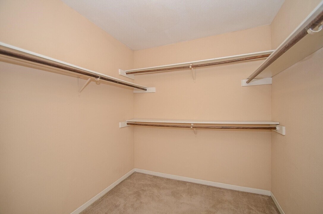 1641 W Sam Houston Pkwy S in Houston, TX - Building Photo