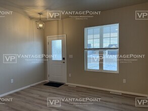 N9320 Gemstone Ct in Appleton, WI - Building Photo - Building Photo