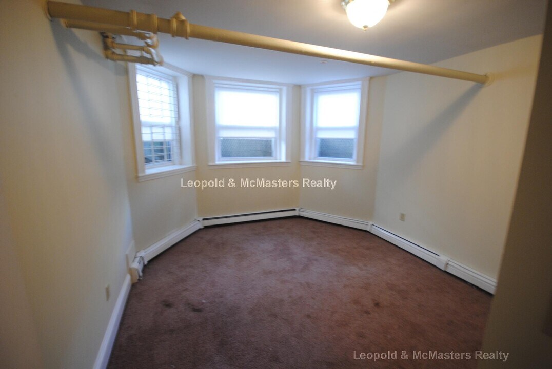 230 Fuller St, Unit A in Boston, MA - Foto de edificio