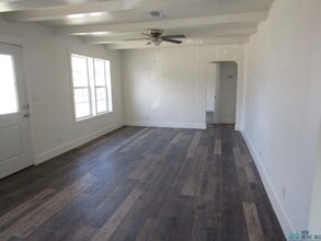 1111 W Chisum Ave in Artesia, NM - Building Photo - Building Photo