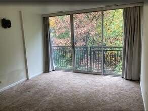 1811 Four Lakes Ave in Lisle, IL - Building Photo - Building Photo