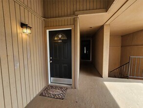 15575 Marina Dr in Montgomery, TX - Foto de edificio - Building Photo