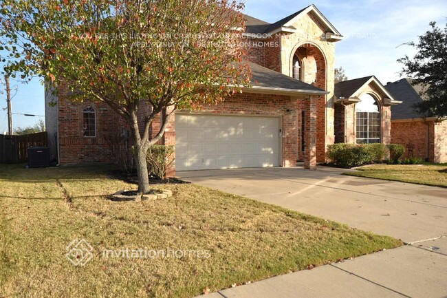 908 Evergreen Ln in Burleson, TX - Foto de edificio - Building Photo