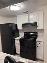 3150 Cliff Creek Crossing Dr in Dallas, TX - Building Photo - Building Photo