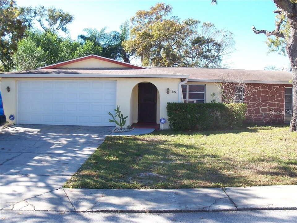 9201 Gray Fox Ln in Port Richey, FL - Building Photo