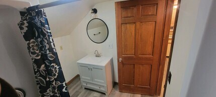 917 Marsac St, Unit #2 in Bay City, MI - Foto de edificio - Building Photo