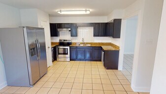 501 E Genie St in Chalmette, LA - Building Photo