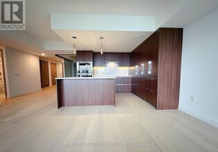 3 Concord Cityplace Wy in Toronto, ON - Building Photo - Building Photo