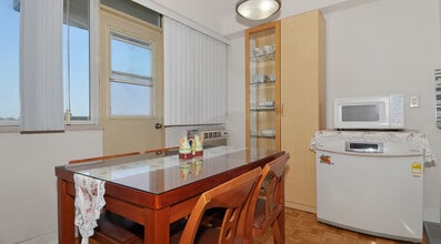 1294 Islington Ave in Toronto, ON - Building Photo - Building Photo